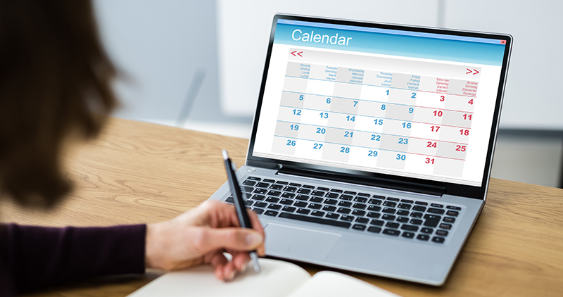 woman with calendar on her laptop screen